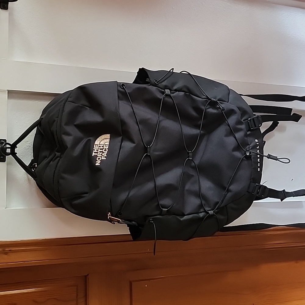 The North Face Women's Borealis Luxe Backpack TNF Black/Burnt Coral
